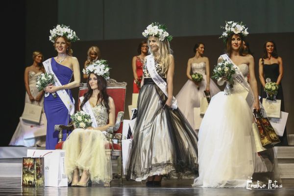 V Nitre vyvrcholila súťaž krásy Fotomodelka 2015, víťazkou Karina Fečková