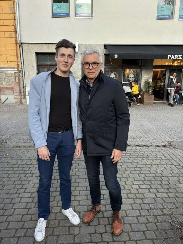 Víťazom súťaže Fotomodel Európy 2024 v kategórii Misster sympatia sa stal Samuel Dorociak Víťazom súťaže Fotomodel Európy 2024 v kategórii Misster sympatia sa stal Samuel Dorociak