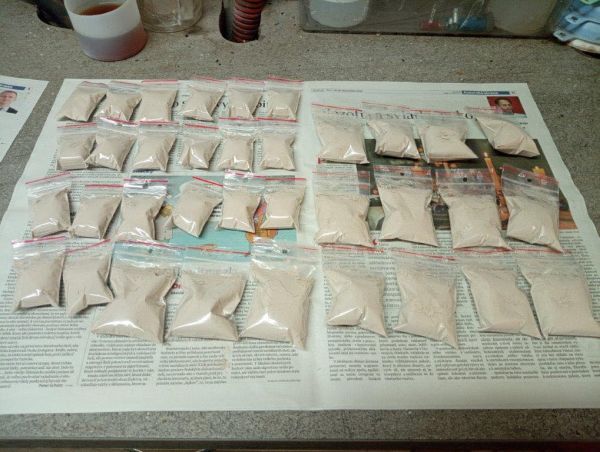 NAKA rozbila drogový gang, vo Vrábľoch zaistili doposiaľ najväčšiu výrobňu heroínu v Strednej Európe