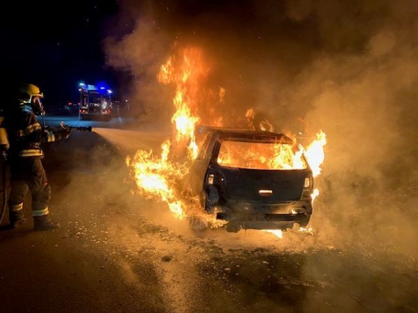 Na rýchlostnej ceste R1 v smere na Trnavu horelo osobné vozidlo