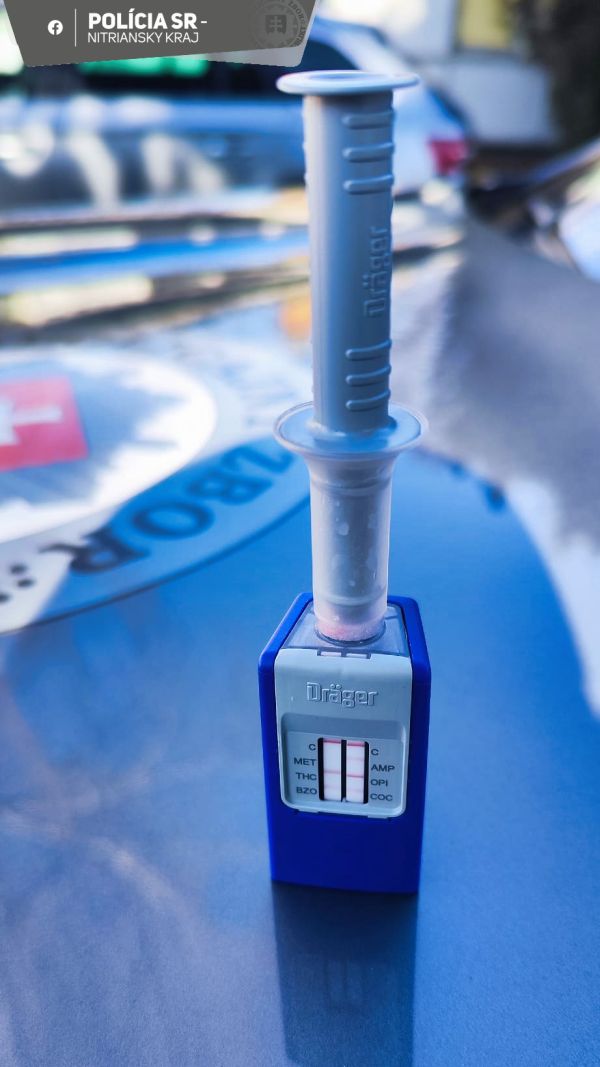 Policajti v Nitre chytili muža, ktorý šoféroval ukradnuté auto pod vplyvom drog a bez vodičáku
