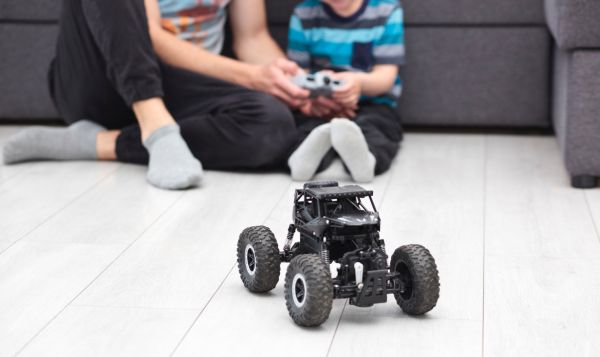 Hračky na diaľkové ovládanie bavia deti aj dospelých