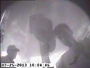 Muža z Nitry olúpili o peniaze, pomôžte vypátrať zlodejov