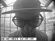 Muža z Nitry olúpili o peniaze, pomôžte vypátrať zlodejov