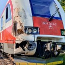 V Ivanke pri Nitre sa zrazil osobný vlak s nákladným vozidlom, tri osoby sa zranili